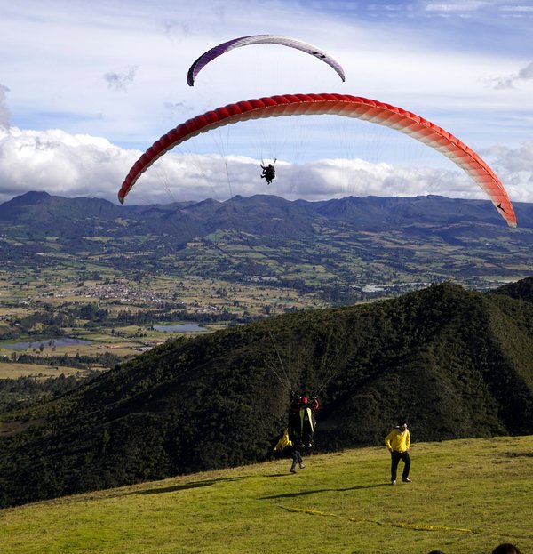 Quels sont les meilleurs spots de parapente dans les Alpes suisses ?